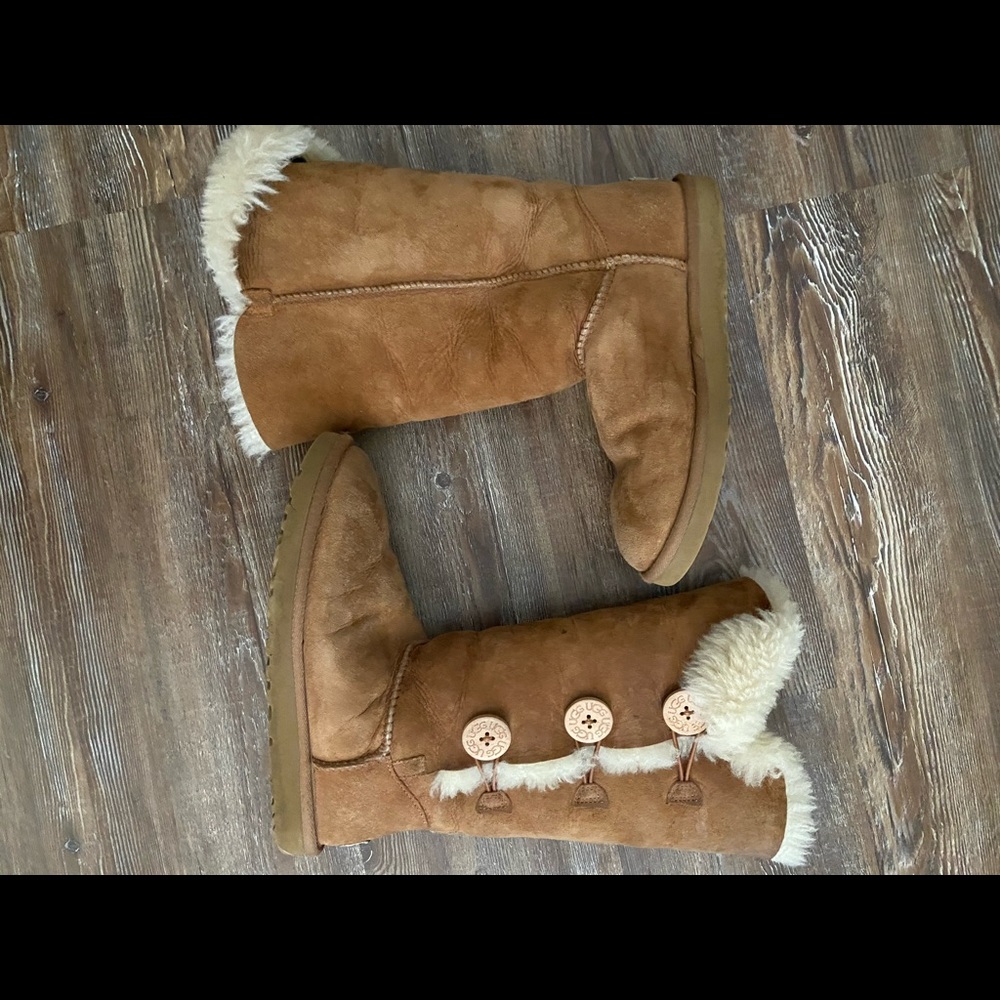 Ugg Bailey Button gently used boots